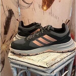 Adidas cloud foam comfort sneakers